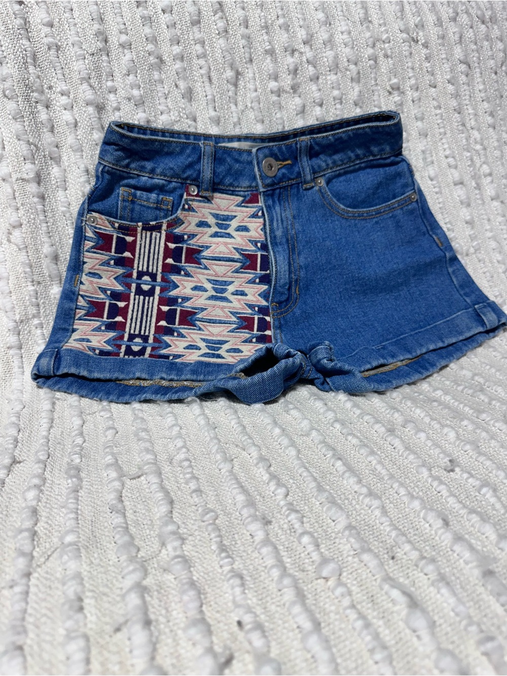 Bullhead Denim Co Mom Shorts Size 00 Aztec Embroidered